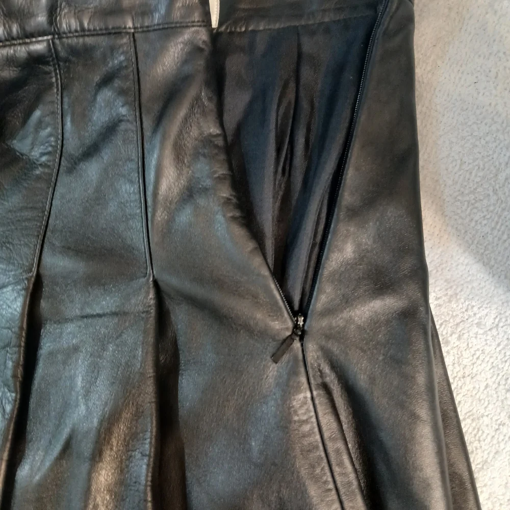 Saint Laurent Black Skater Leather Skirt - Picture 11 of 15
